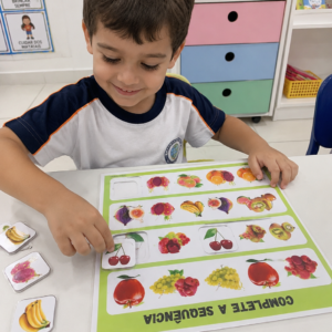Complete a sequência das frutas